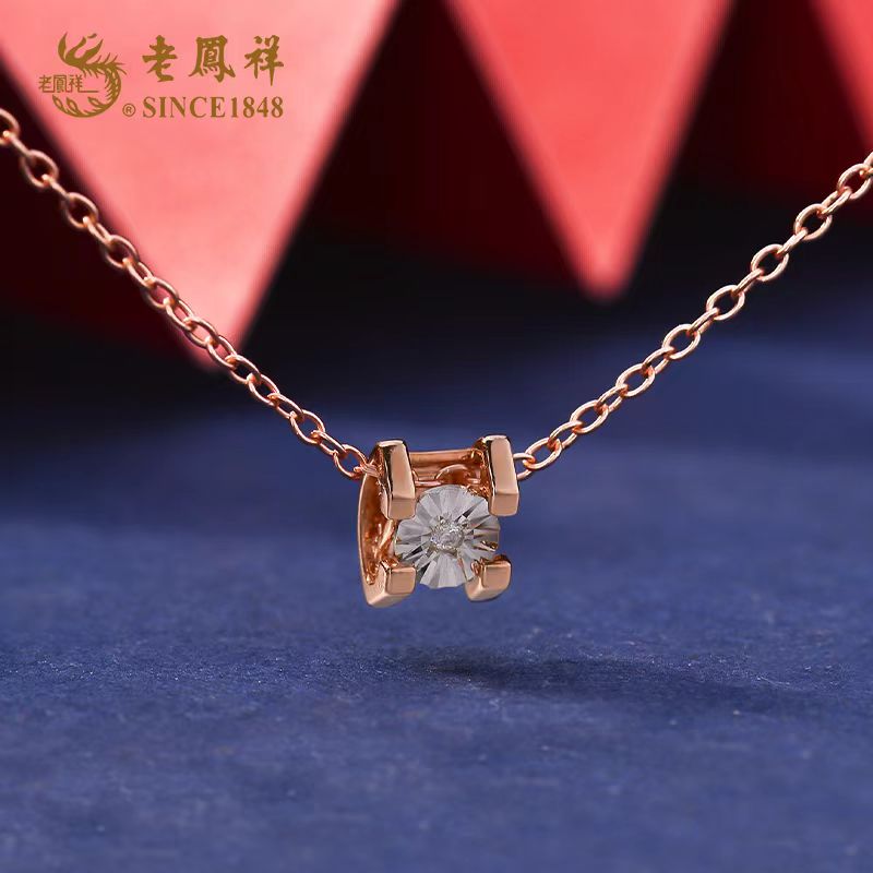 18K金镶嵌天然钻石<经典牛头>钻石吊坠